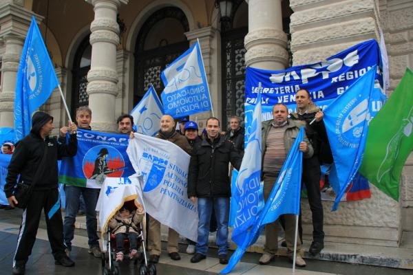 131119-Manifestazione Piazza Unita (13)